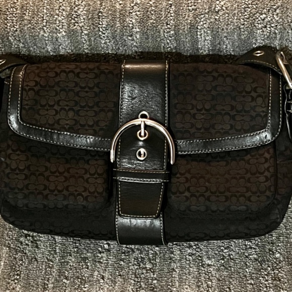 Coach Purse - great condition! - Picture 2 of 8